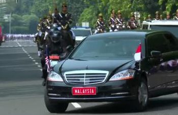 Semobil Menuju Istana, Prabowo dan PM Malaysia Dikawal Pasukan Berkuda